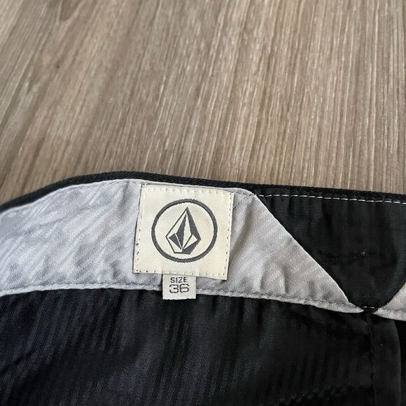 Volcom Mens 36 Frickin Chino Pants Relaxed Fit Corpo Class Black NWT - Picture 2 of 6